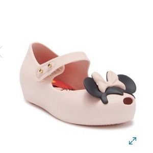 Mini Melissa Size 7 for toddlers.